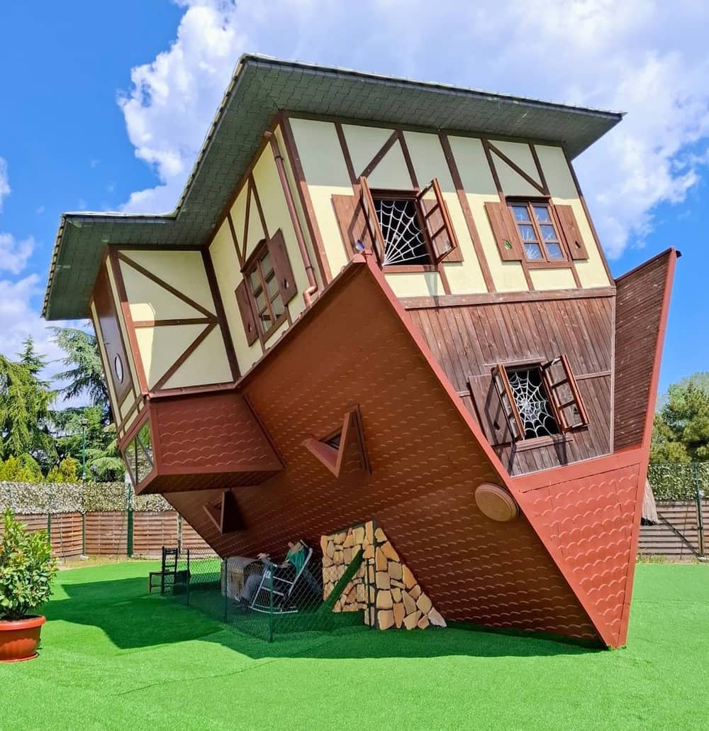Kashta s krakata nagore/Dom vverh nogami/Upside down house