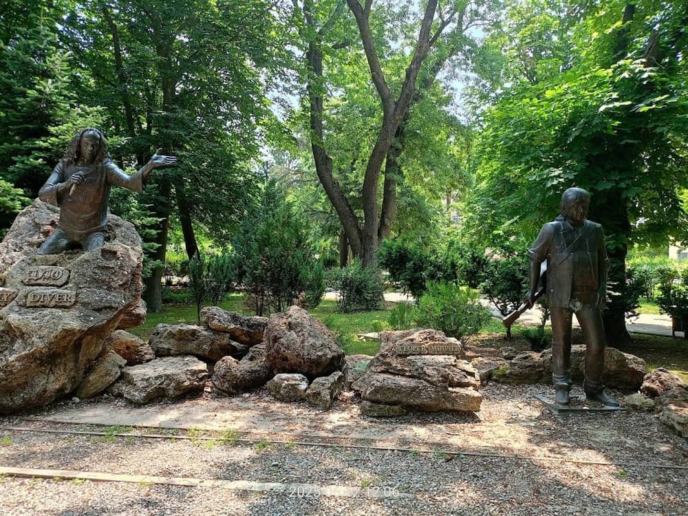 Ronnie James Dio monument — 2