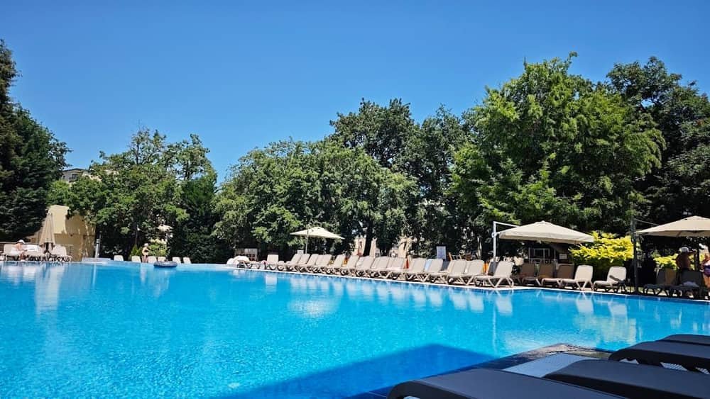 Apartment Hotel "Golden Line"