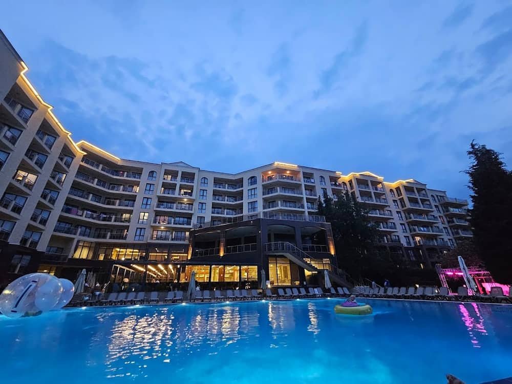 Apartment Hotel "Golden Line" — 2