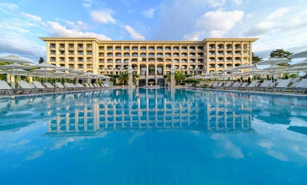 Astor Garden Hotel