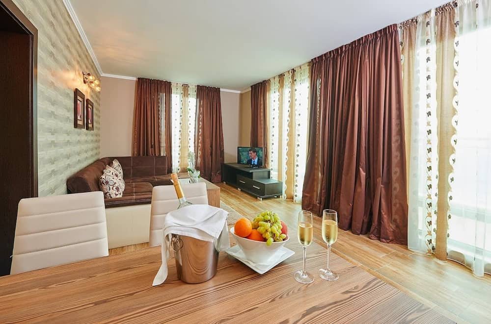 Central Plaza Hotel Pomorie — 2