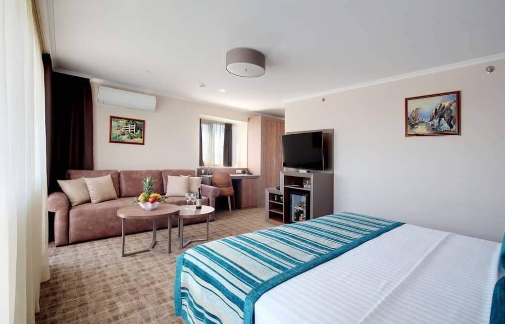 Hotel “Cherno More” — 2