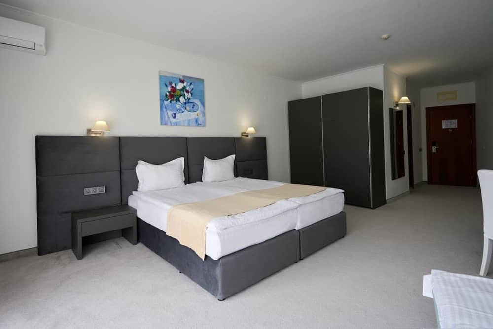 Hotel Continental — 2