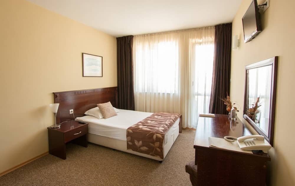HOTEL DIVESTA — 2