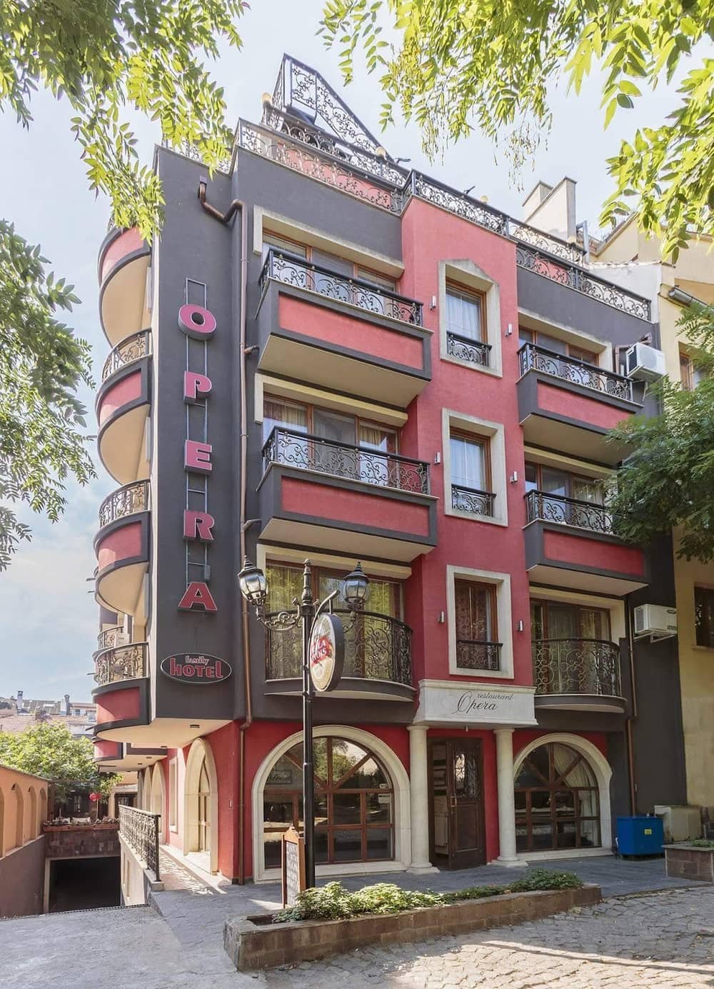 Hotel „Opera“