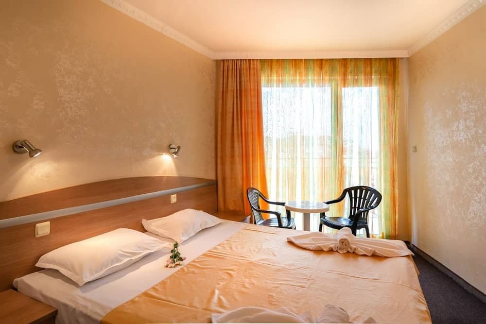 Hotel Zeus — 2