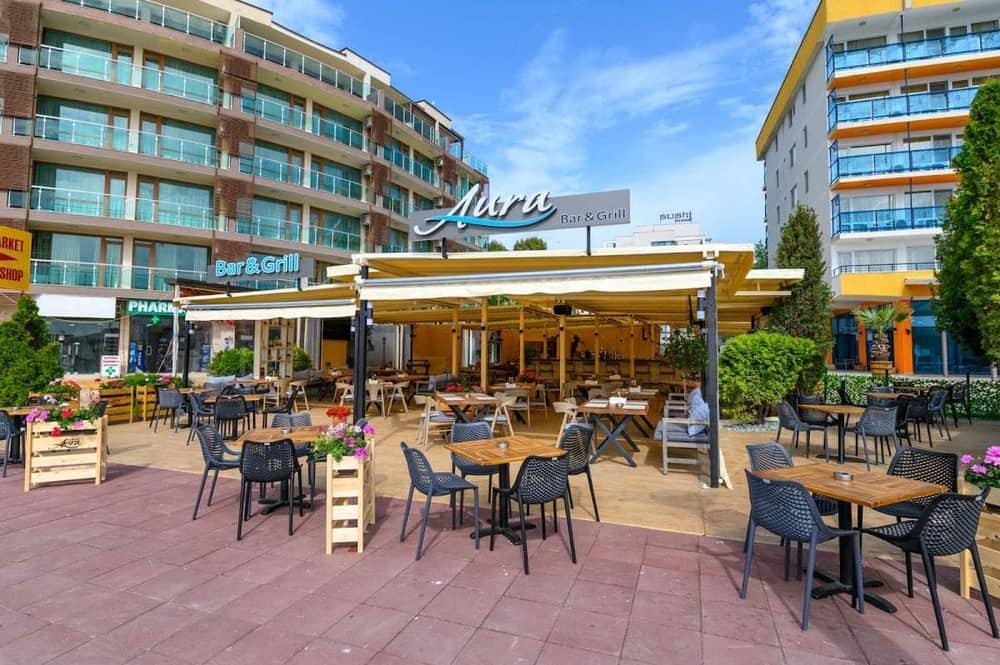 Aura bar and grill