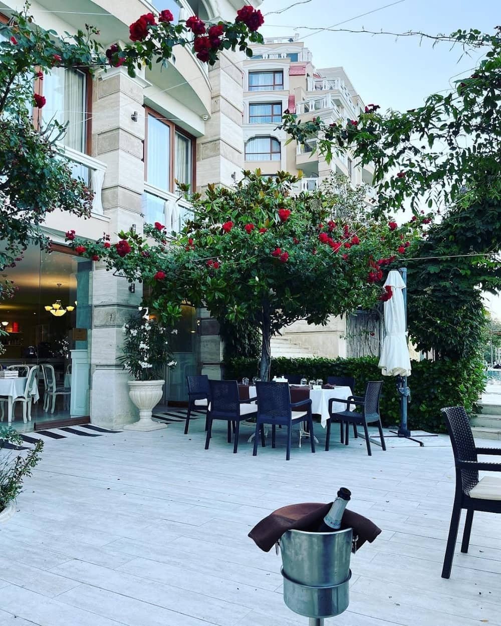 La Mer Restaurant