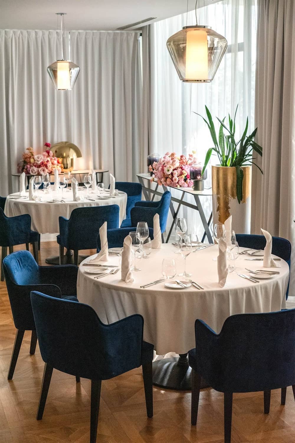 Monty Restaurant