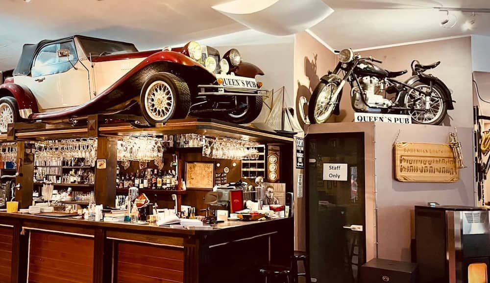 Queen's Pub Pirin Golf