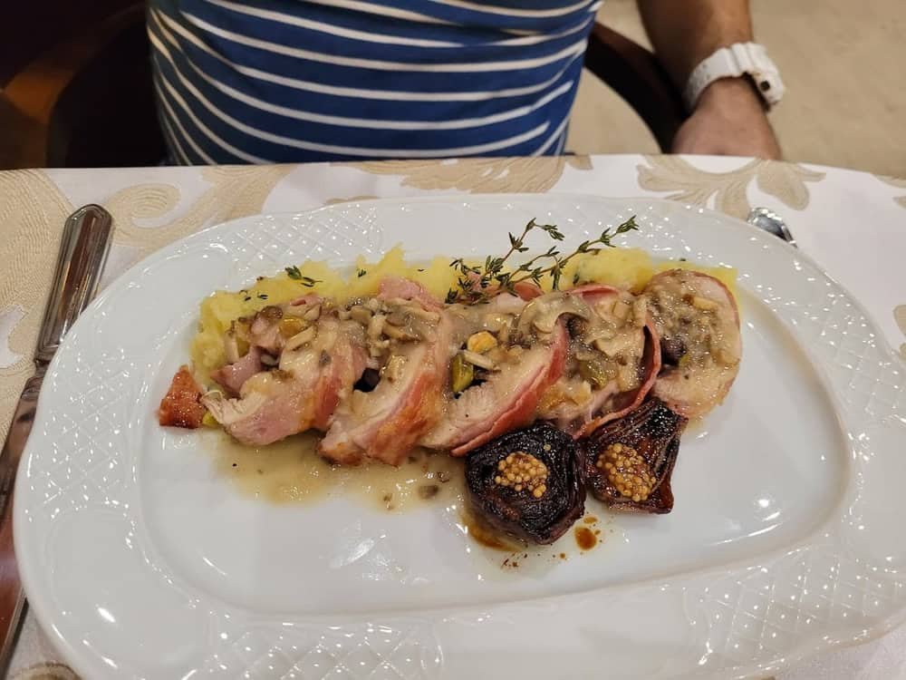 Restaurant Elegance — 2